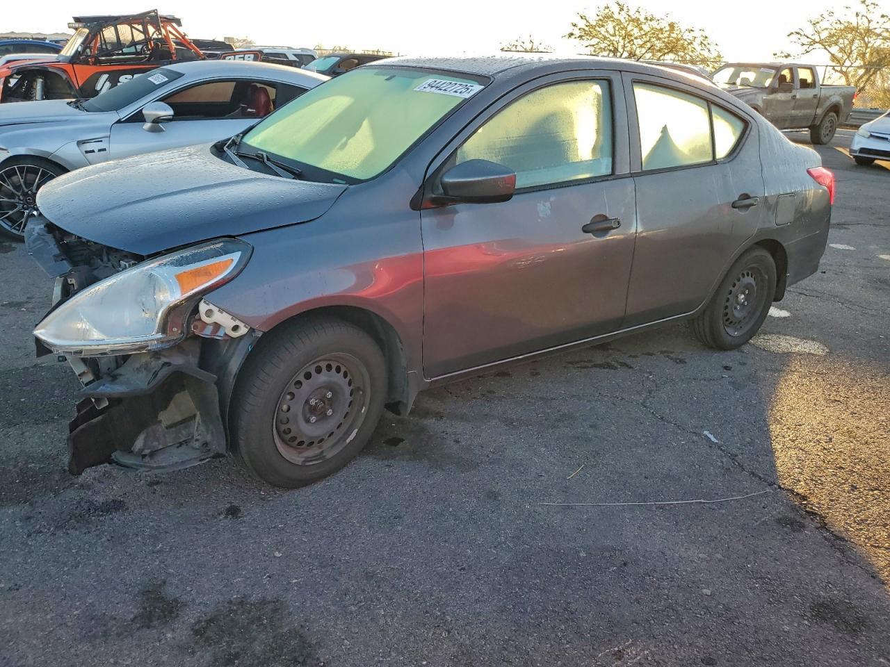 2017 Nissan Versa - zdjęcie główne