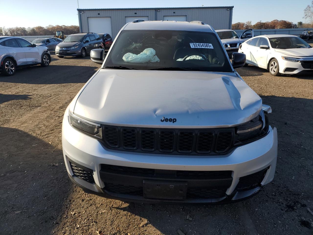 2023 Jeep Grand Cherokee L Laredo - zdjęcie 5