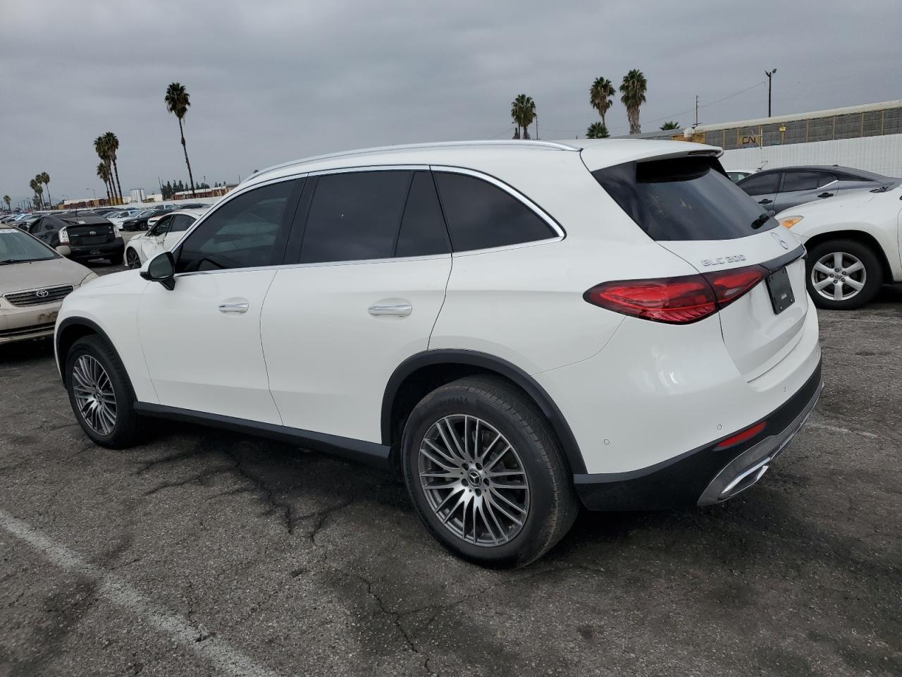 2025 Mercedes-Benz Glc 300 - zdjęcie 2