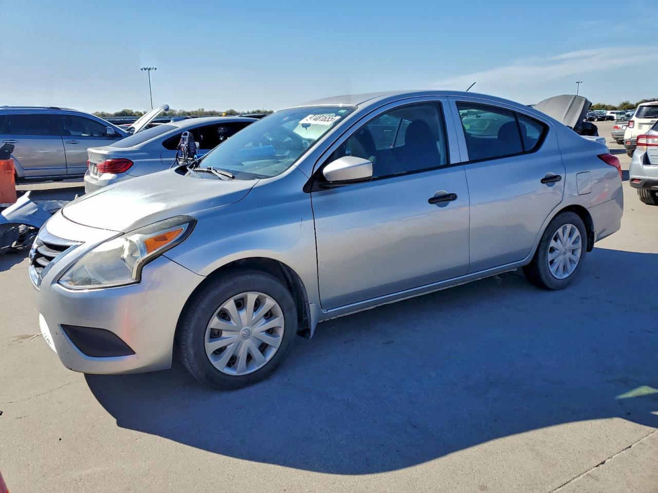 2017 Nissan Versa S - zdjęcie główne