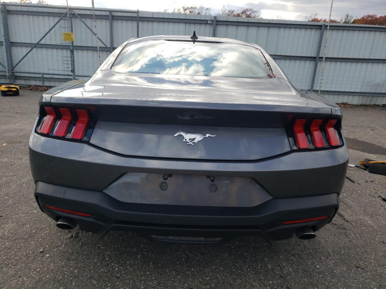 2025 Ford Mustang - zdjęcie 6