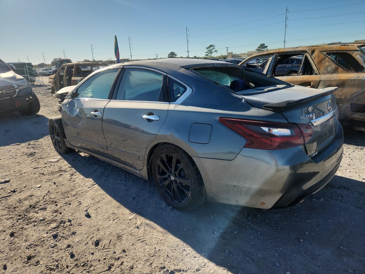 2017 Nissan Altima - zdjęcie 2