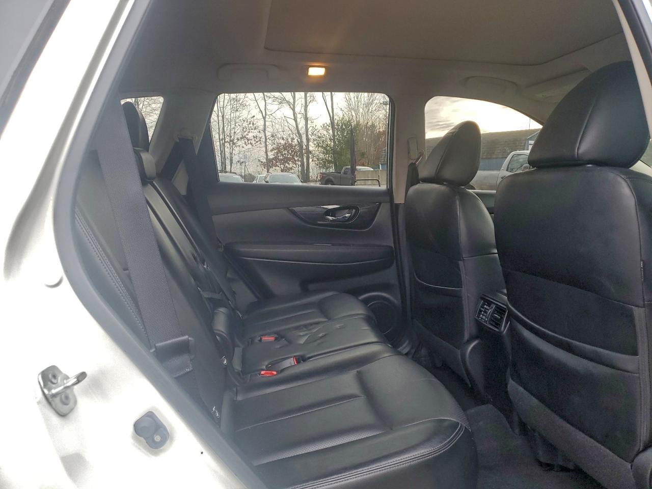 2018 Nissan Rogue - zdjęcie 11