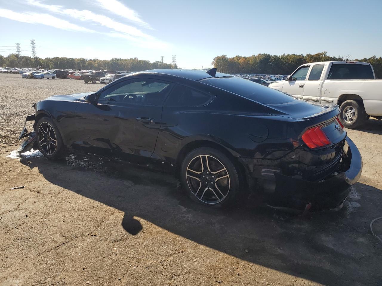 Ford Mustang - zdjęcie 2