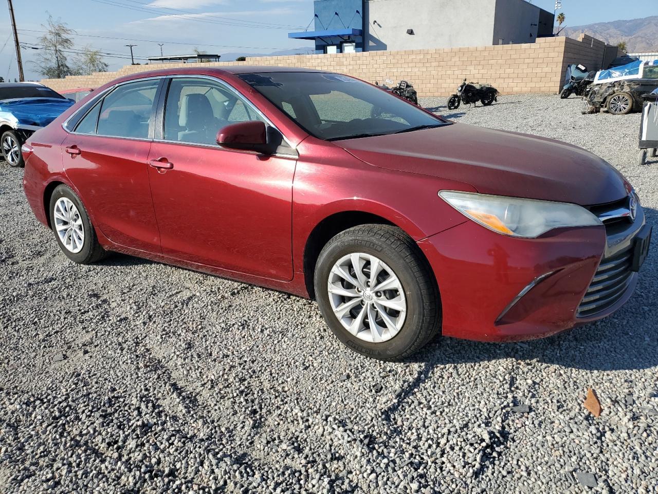 2015 Toyota Camry Le - zdjęcie 4