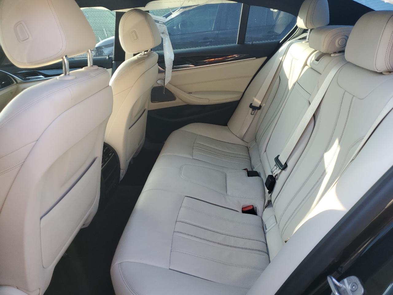 2020 BMW Seria 5 - zdjęcie 10