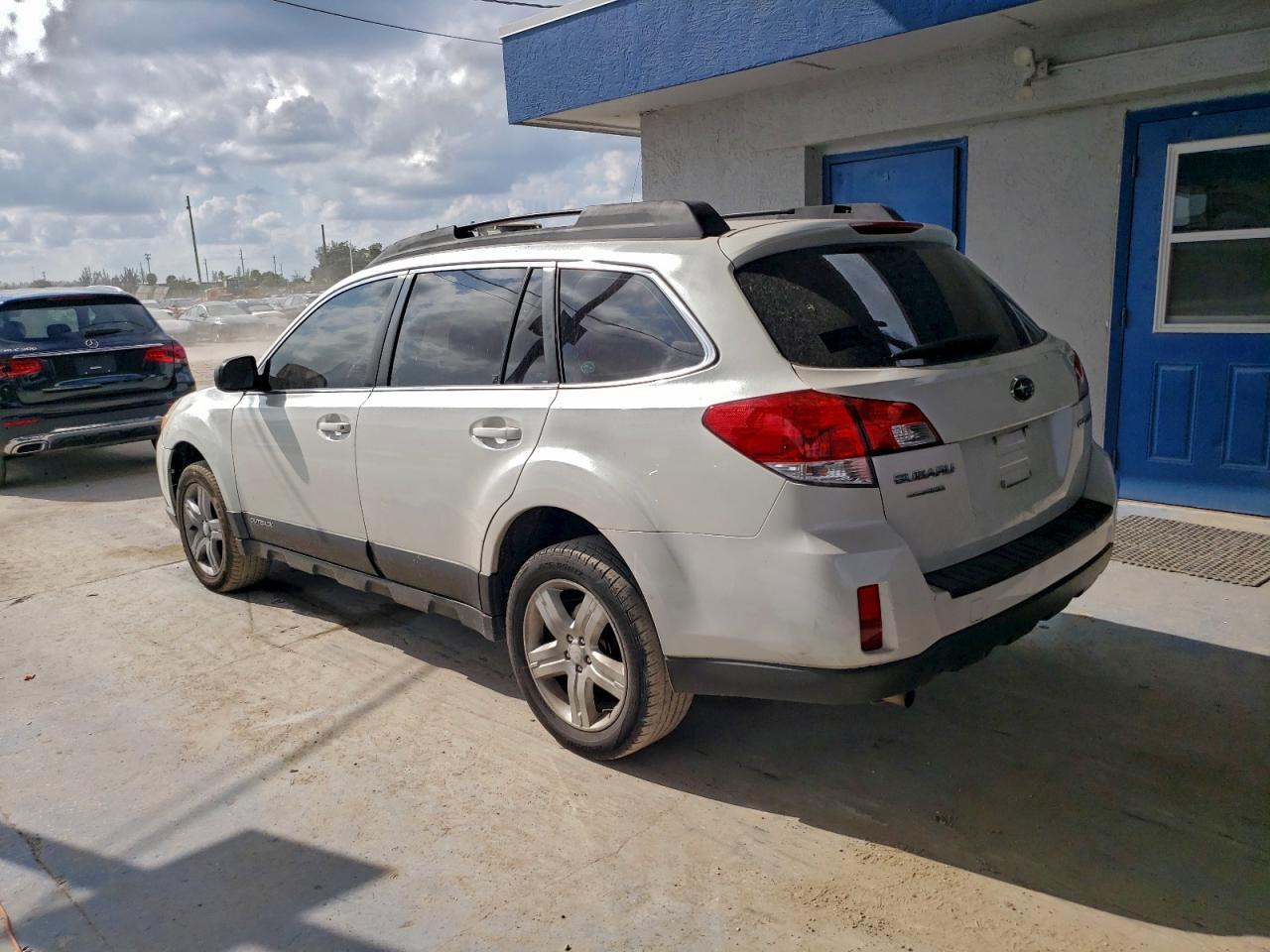 2013 Subaru Outback - zdjęcie 2