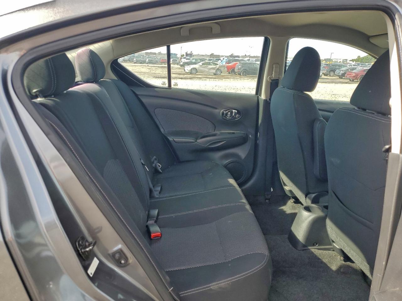 2016 Nissan Versa - zdjęcie 10