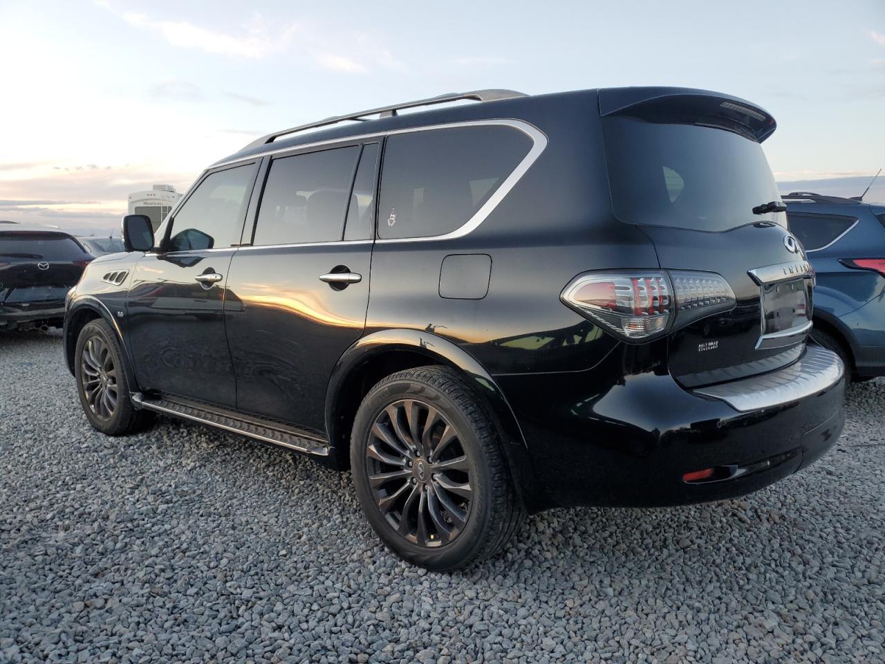 2015 Infiniti QX80 - zdjęcie 2