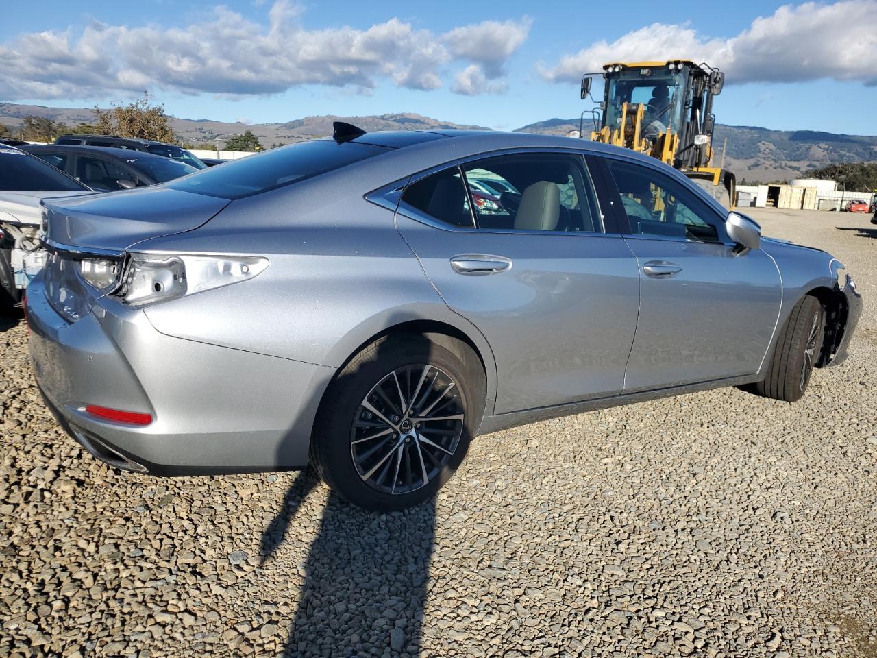 2025 Lexus ES - zdjęcie 3
