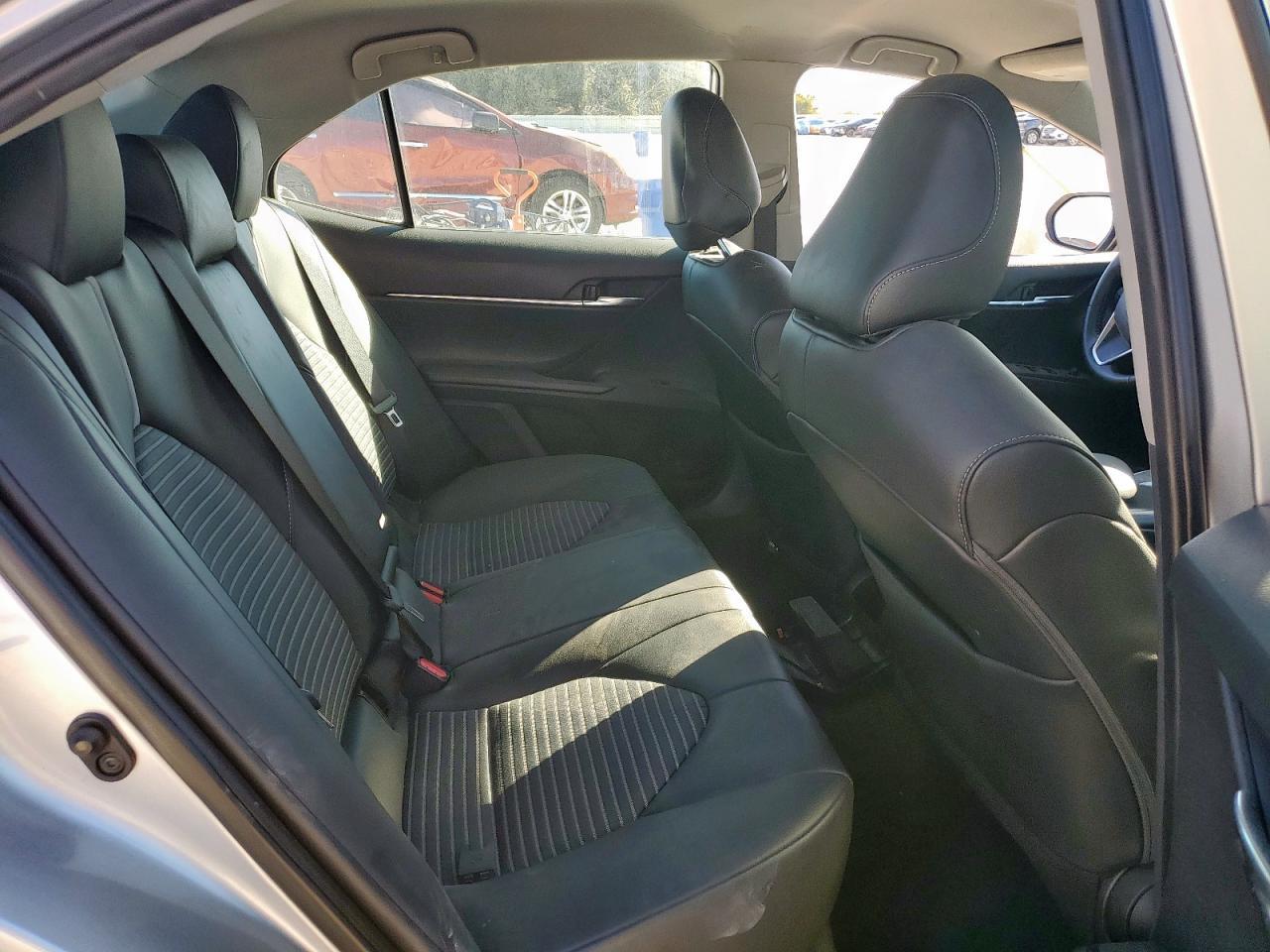 2020 Toyota Camry - zdjęcie 10