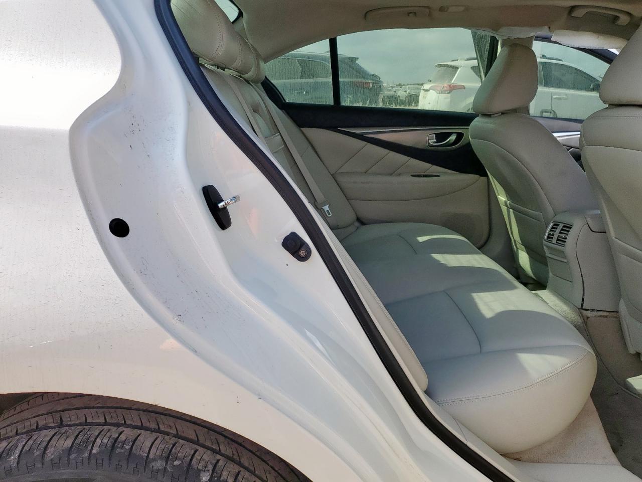 2016 Infiniti Q50 - zdjęcie 10