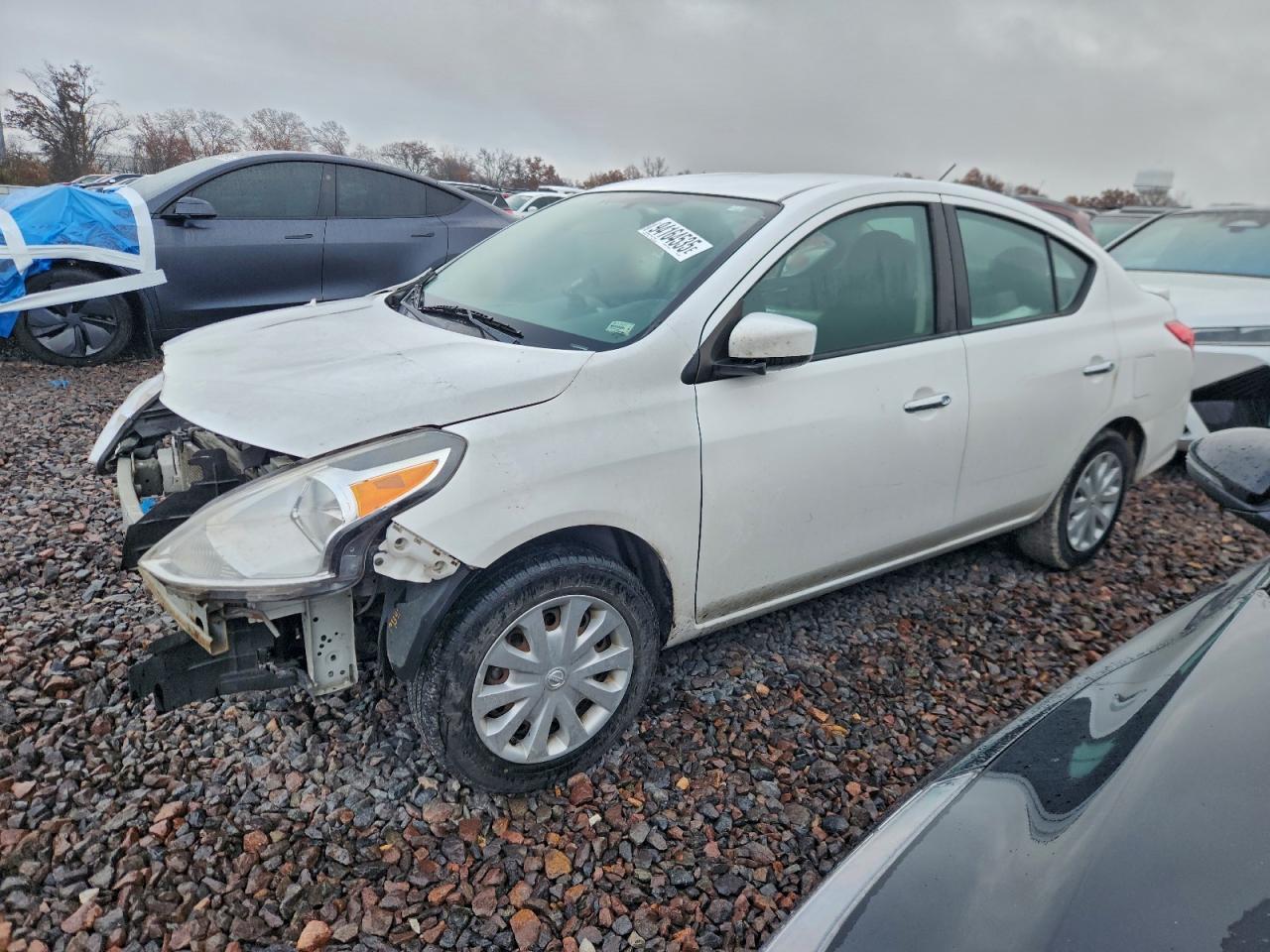 2015 Nissan Versa S - zdjęcie główne