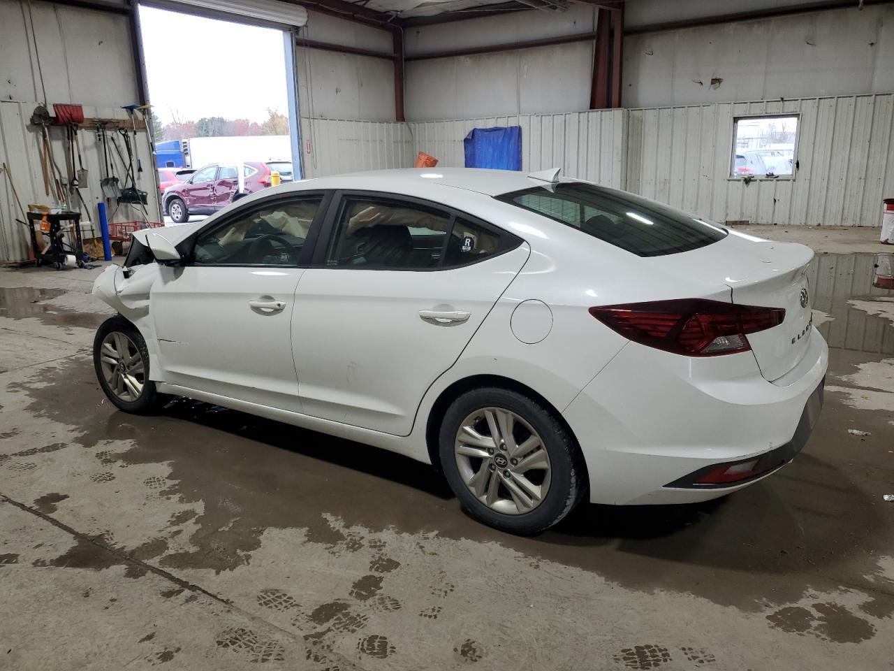 2019 Hyundai Elantra - zdjęcie 2