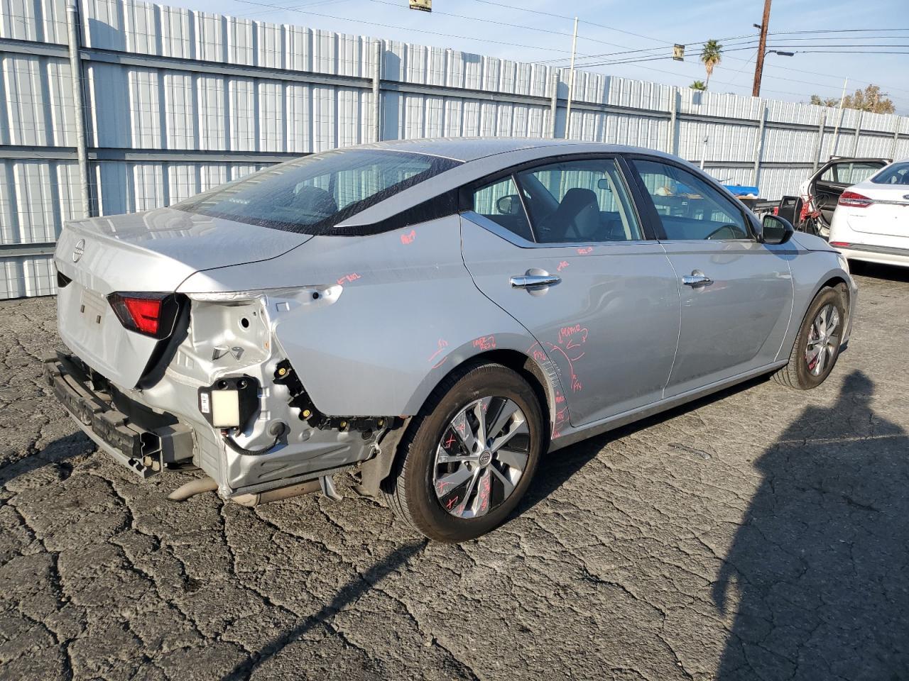 2024 Nissan Altima - zdjęcie 3