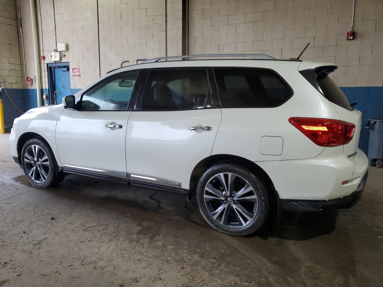 2018 Nissan Pathfinder - zdjęcie 2