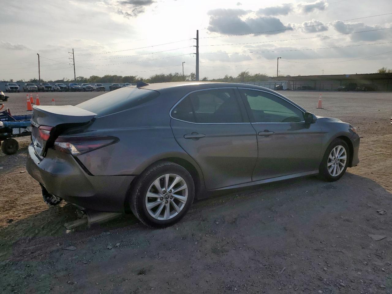 2021 Toyota Camry - zdjęcie 3