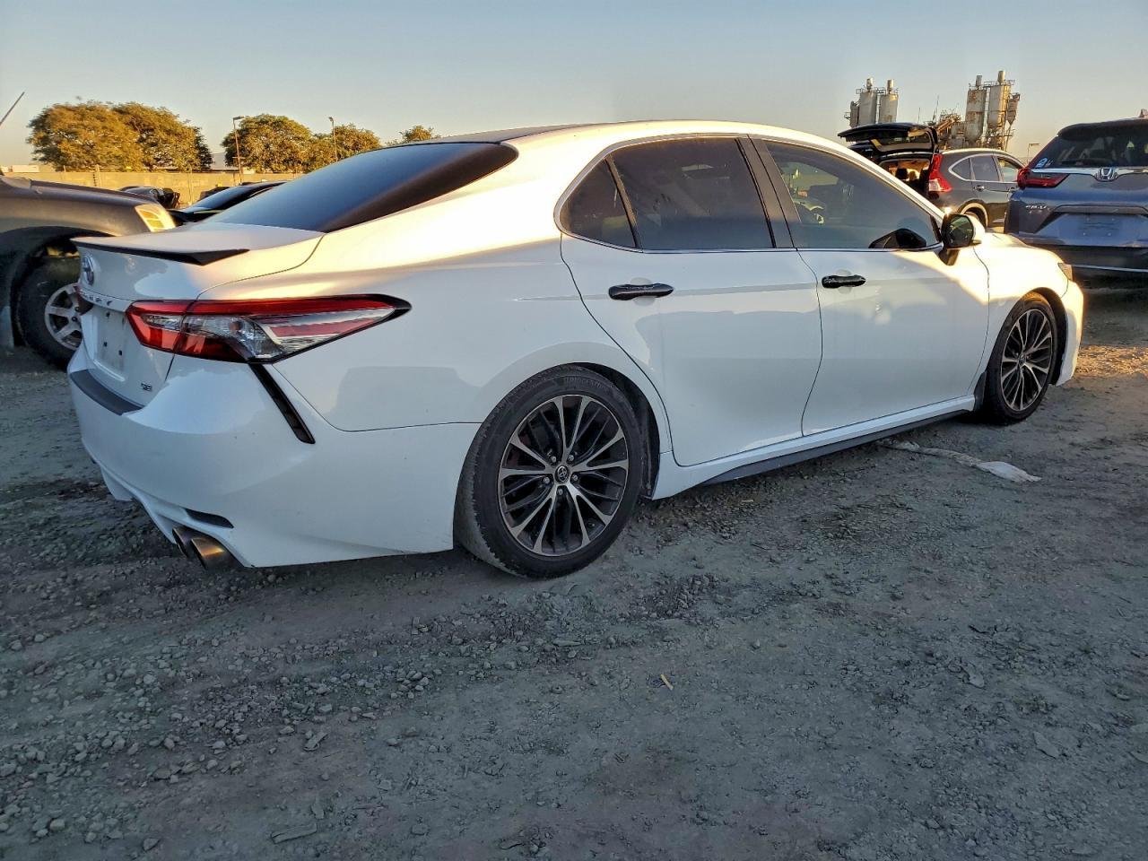 2018 Toyota Camry - zdjęcie 3
