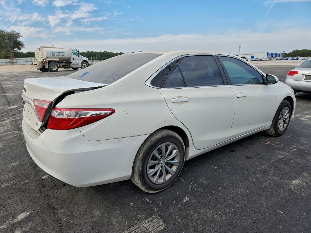 2016 Toyota Camry - zdjęcie 3