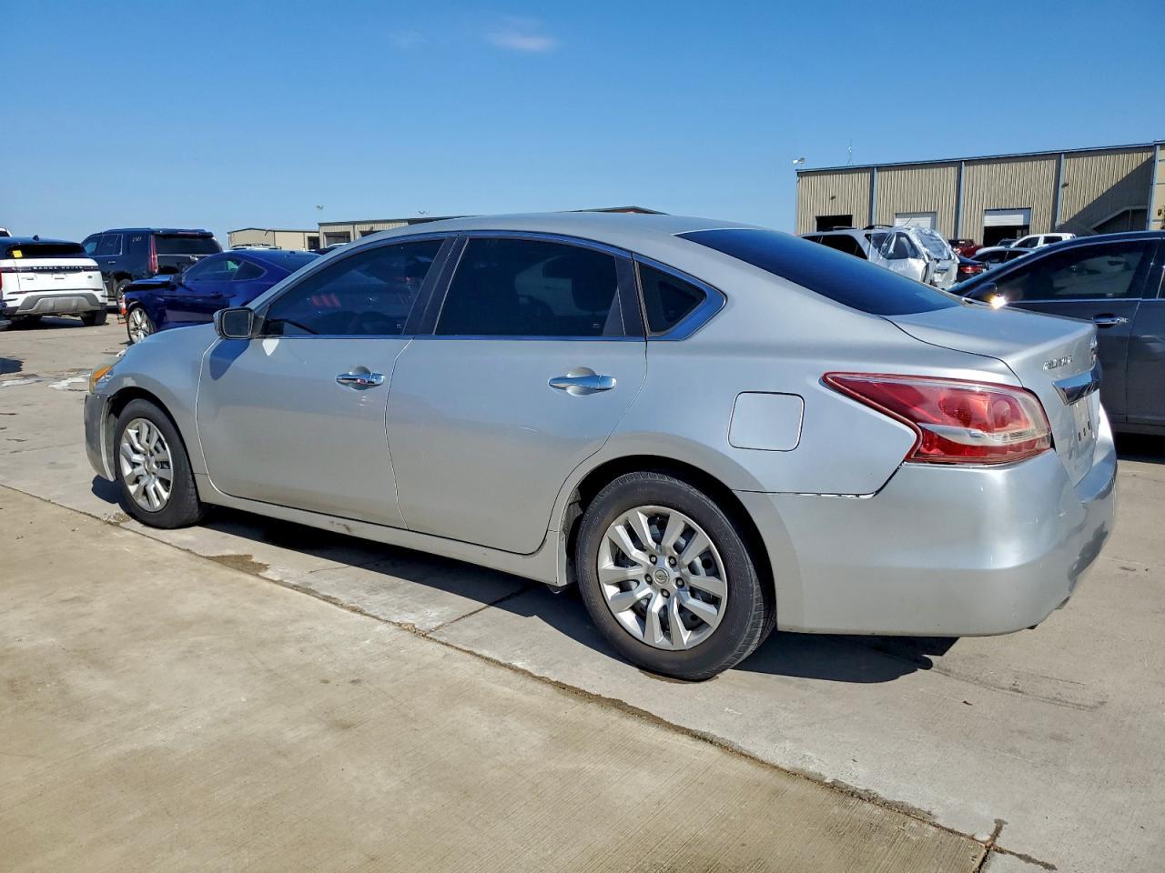 2013 Nissan Altima - zdjęcie 2