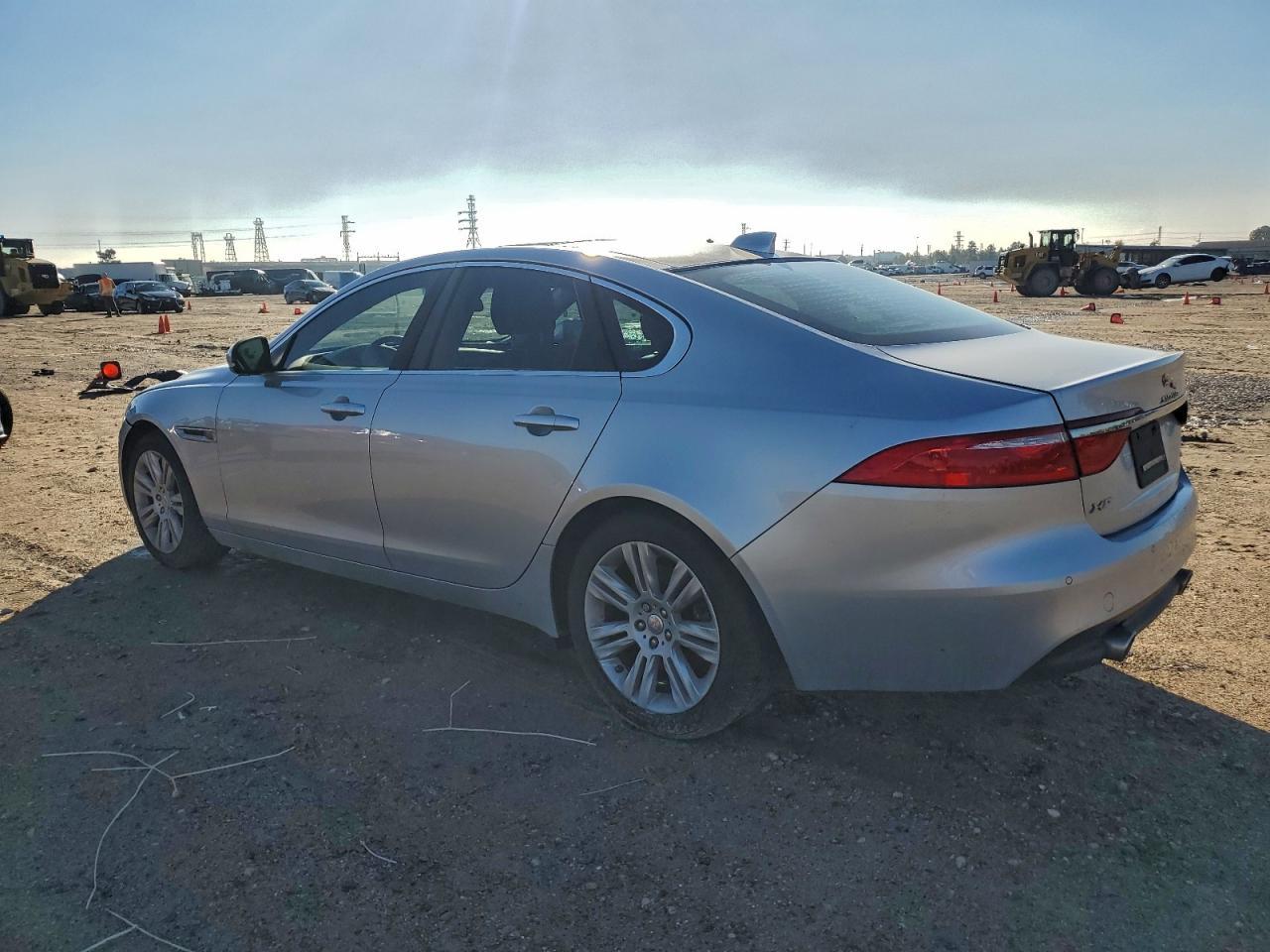 2016 Jaguar XF - zdjęcie 2