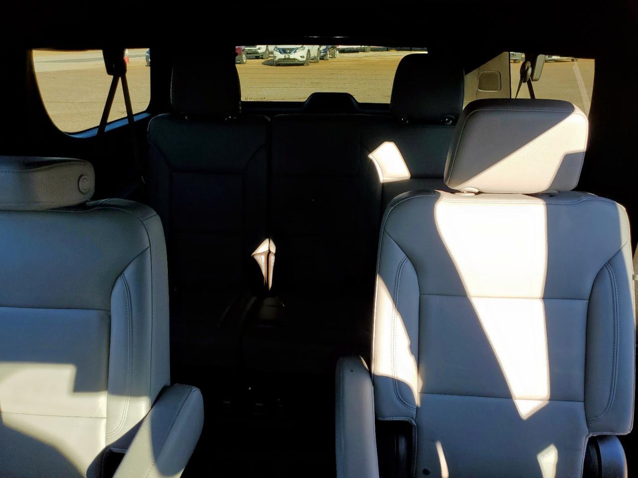 2021 Chevrolet Suburban K1500 Z71 - zdjęcie 10