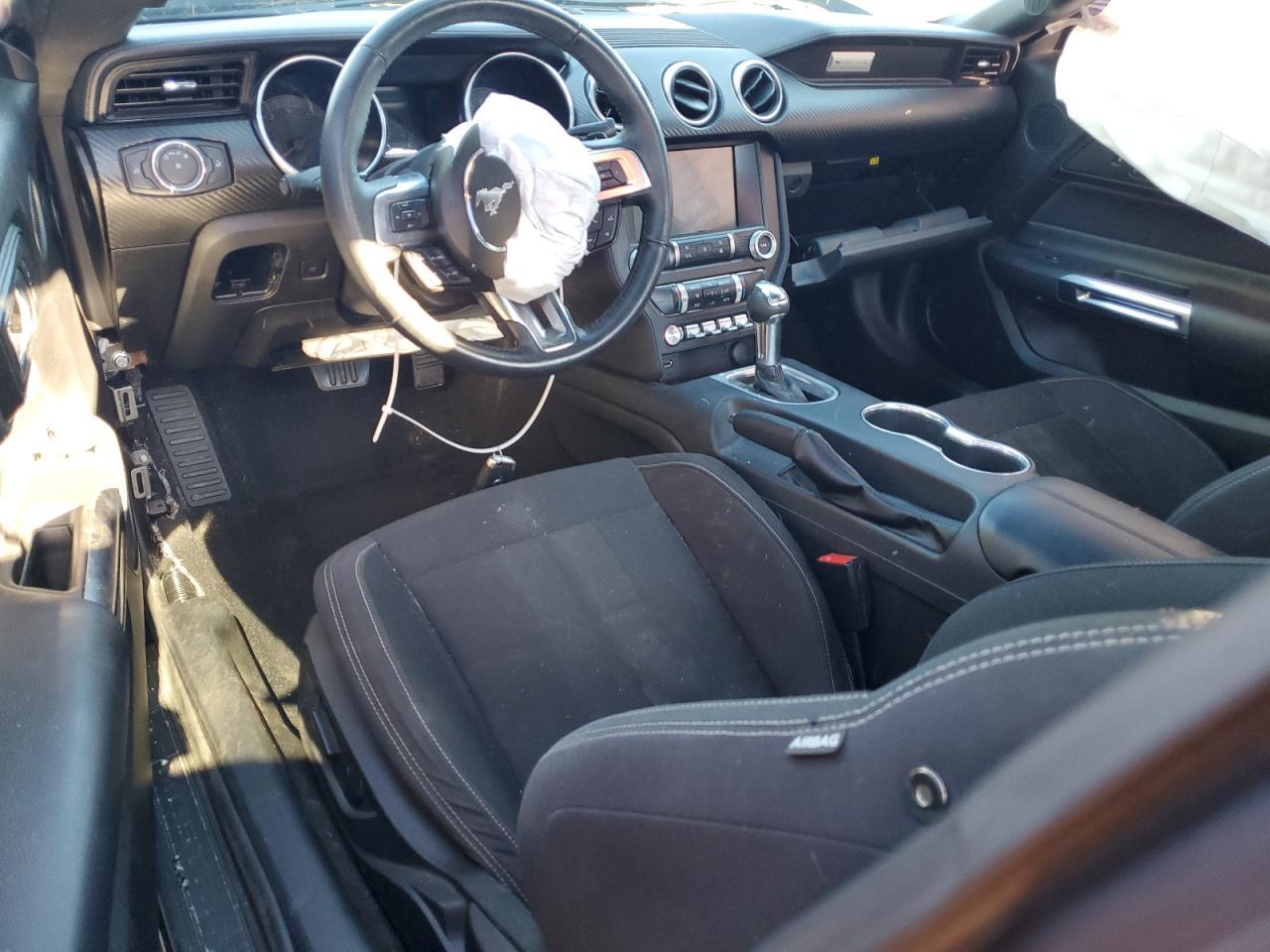 2021 Ford Mustang - zdjęcie 8