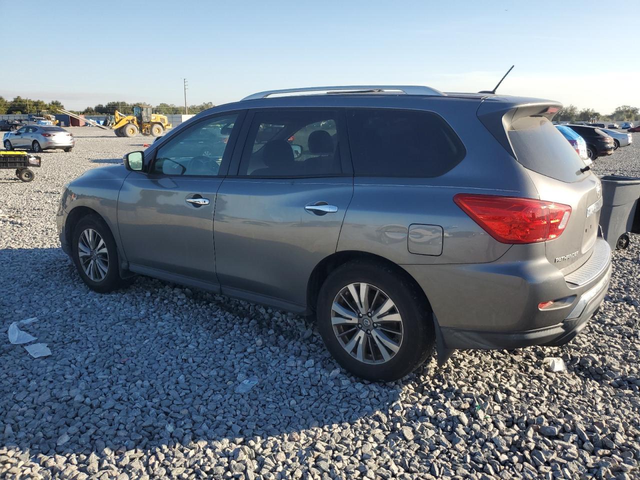 2018 Nissan Pathfinder - zdjęcie 2