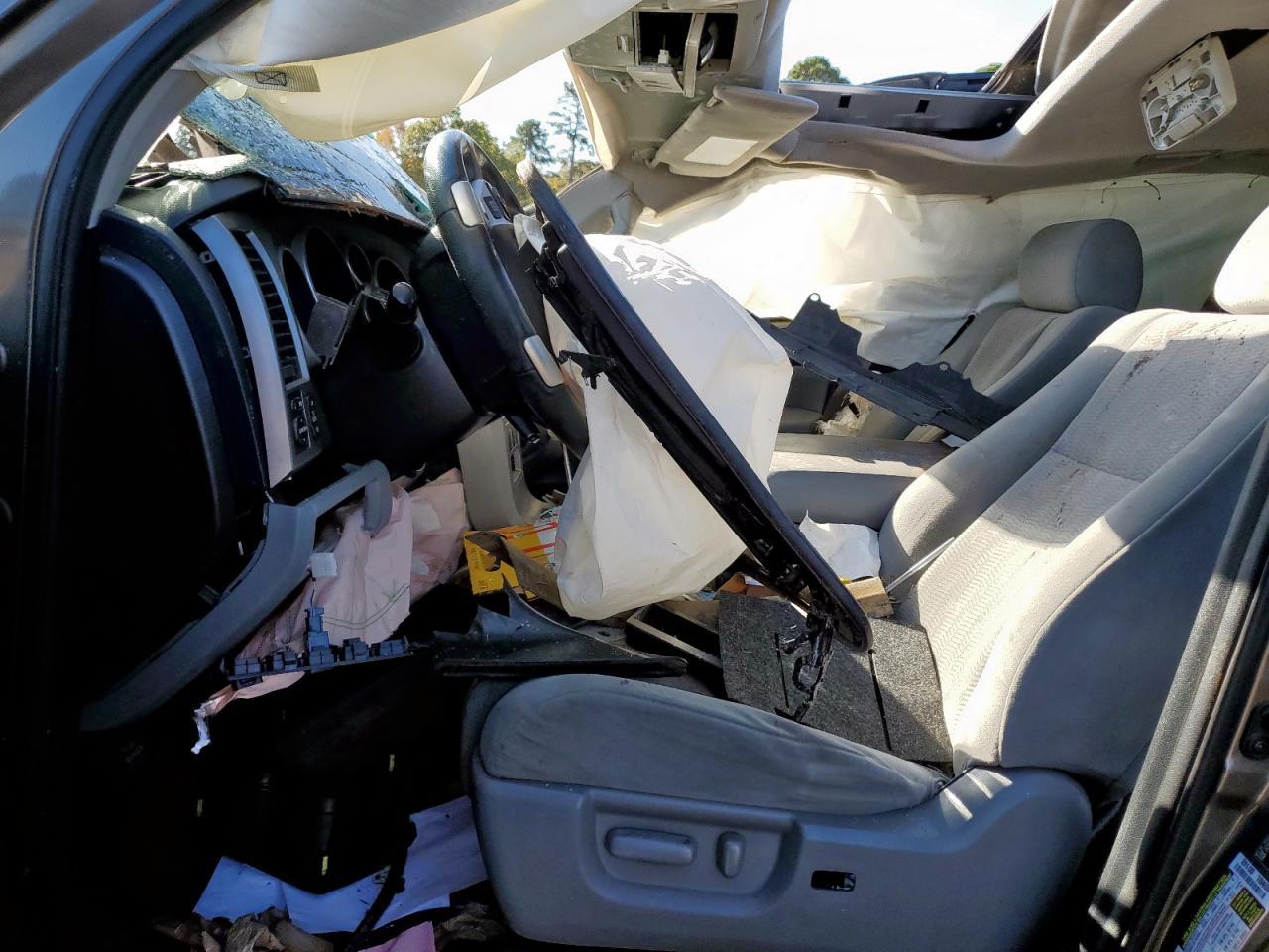 2016 Toyota Sequoia Sr5 - zdjęcie 7