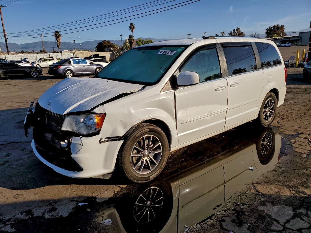 2017 Dodge Caravan - zdjęcie główne
