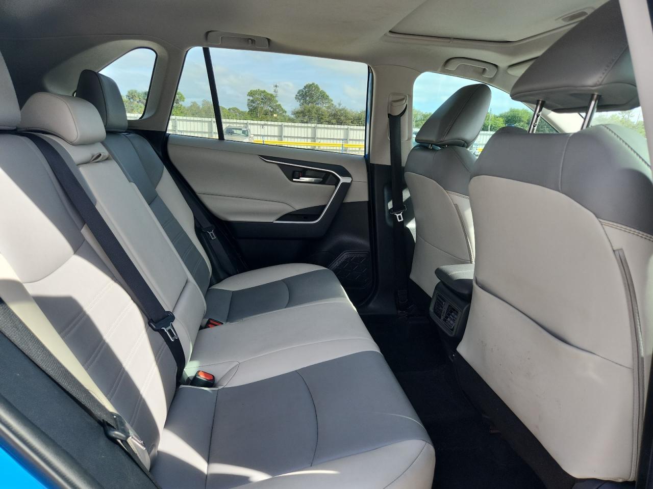 2021 Toyota RAV 4 - zdjęcie 11