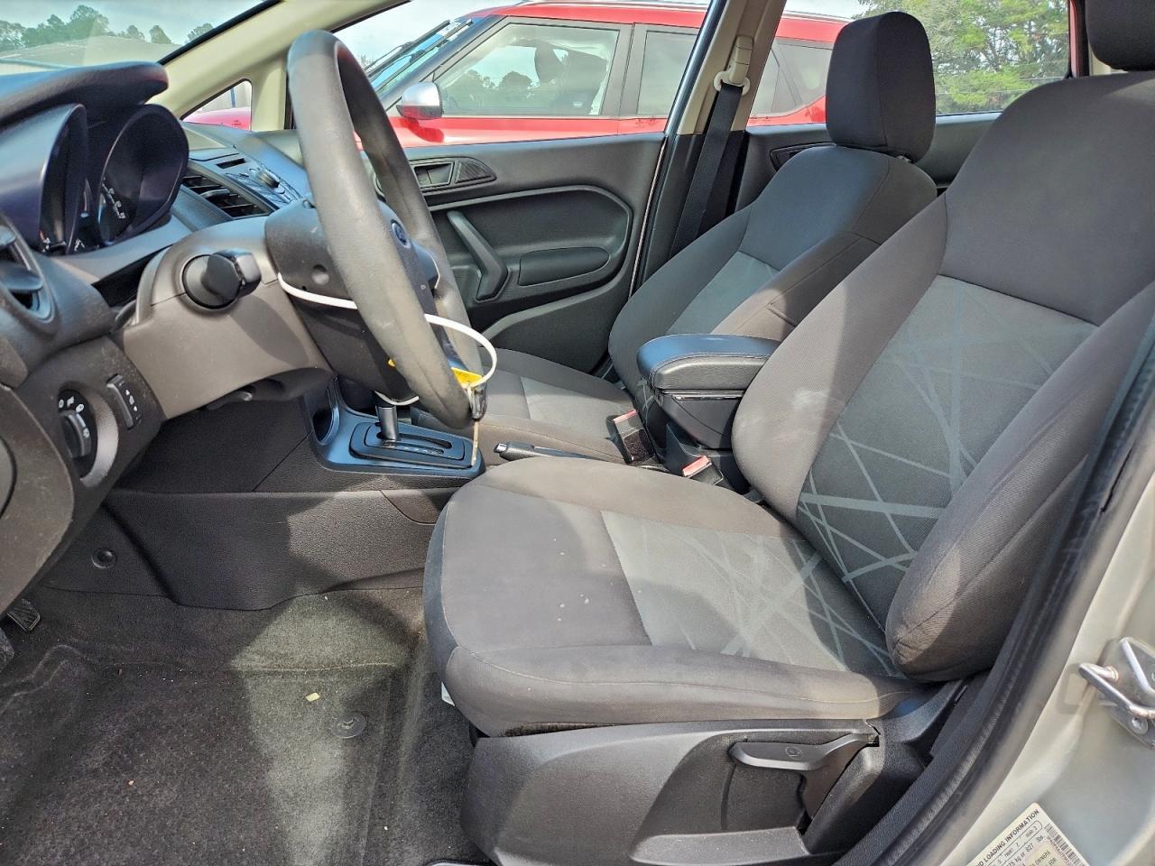 2015 Ford Fiesta S - zdjęcie 7