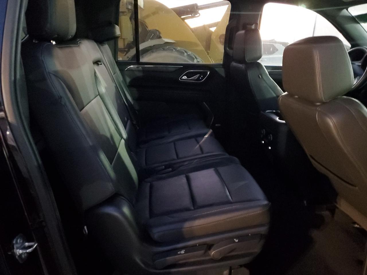 2023 Chevrolet Suburban C1500 Lt - zdjęcie 11