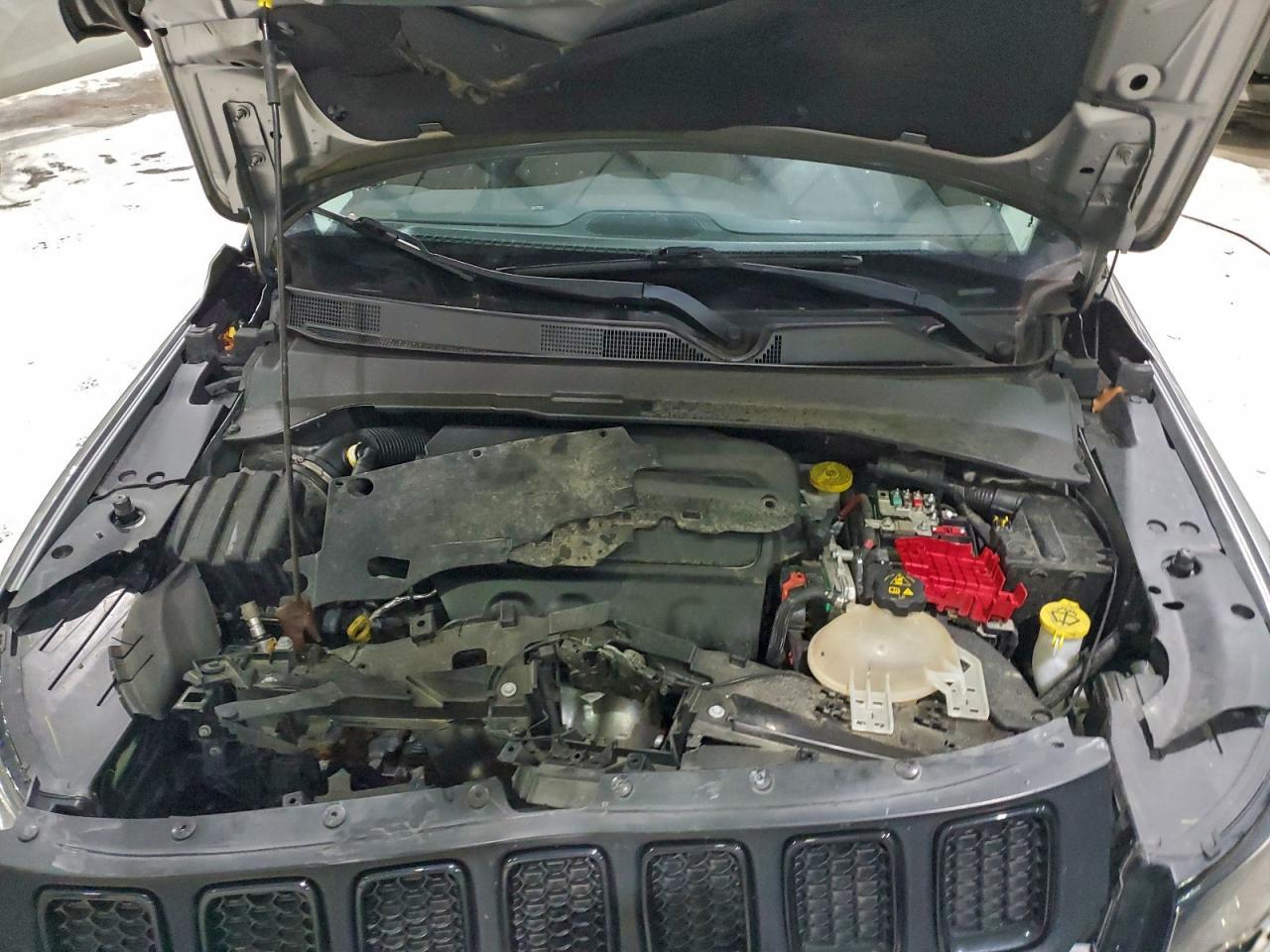 2020 Jeep Compass Latitude - zdjęcie 12