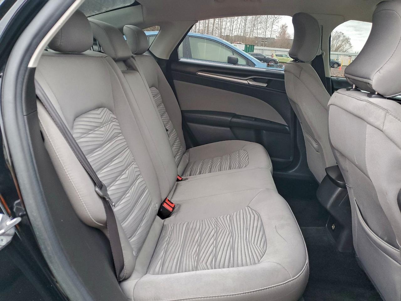 2016 Ford Fusion - zdjęcie 10