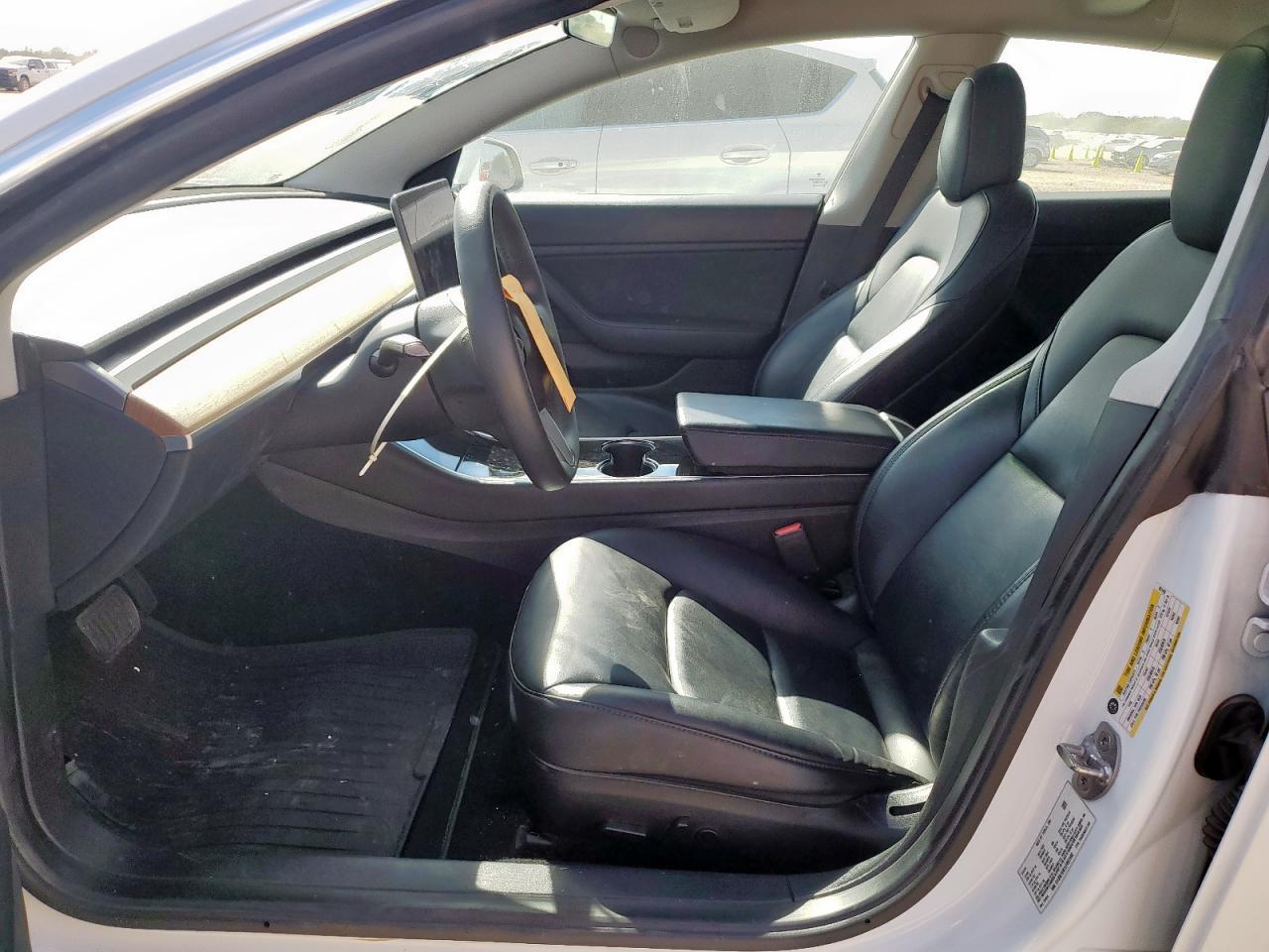 2020 Tesla Model 3 - zdjęcie 7