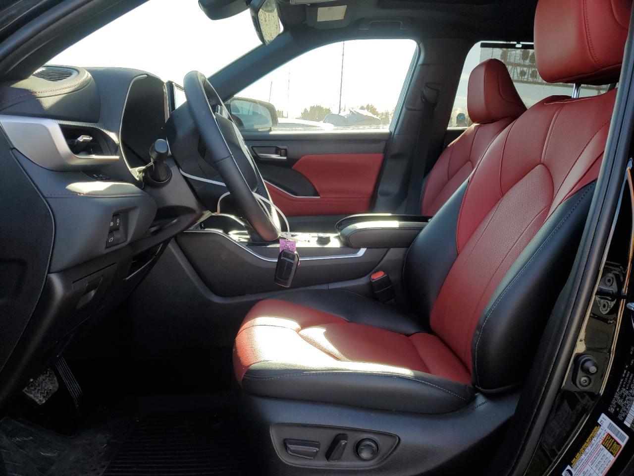 2025 Toyota Highlander Le - zdjęcie 7