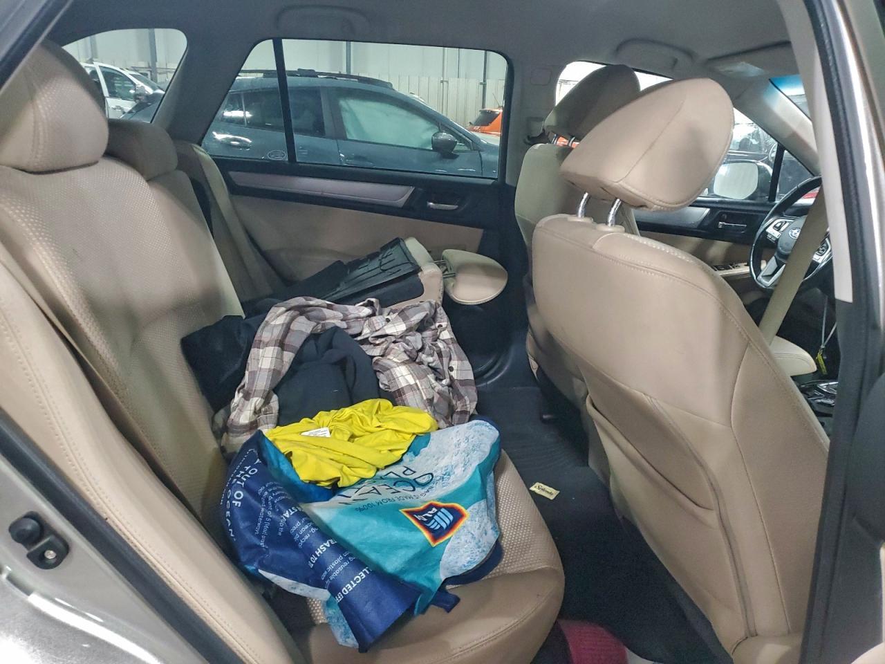 2016 Subaru Outback - zdjęcie 11