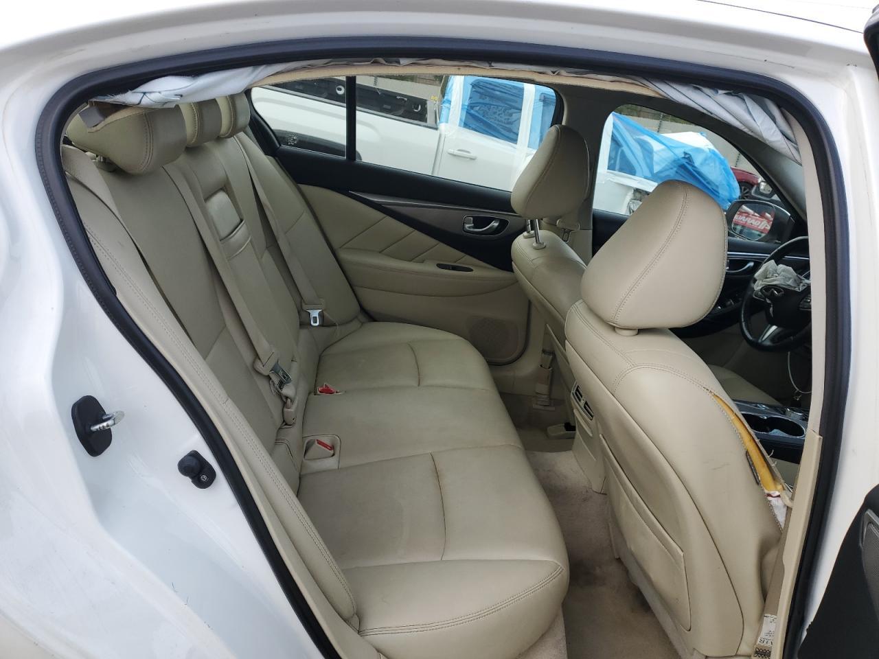 2015 Infiniti Q50 - zdjęcie 10