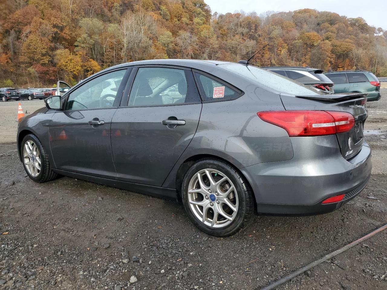 2015 Ford Focus - zdjęcie 2