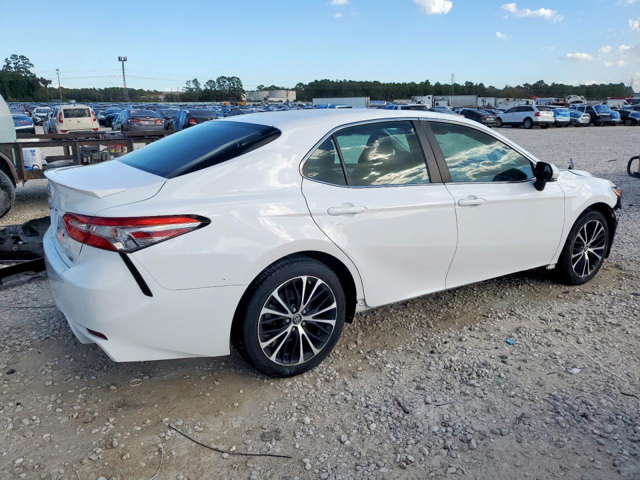2018 Toyota Camry Se - zdjęcie 3