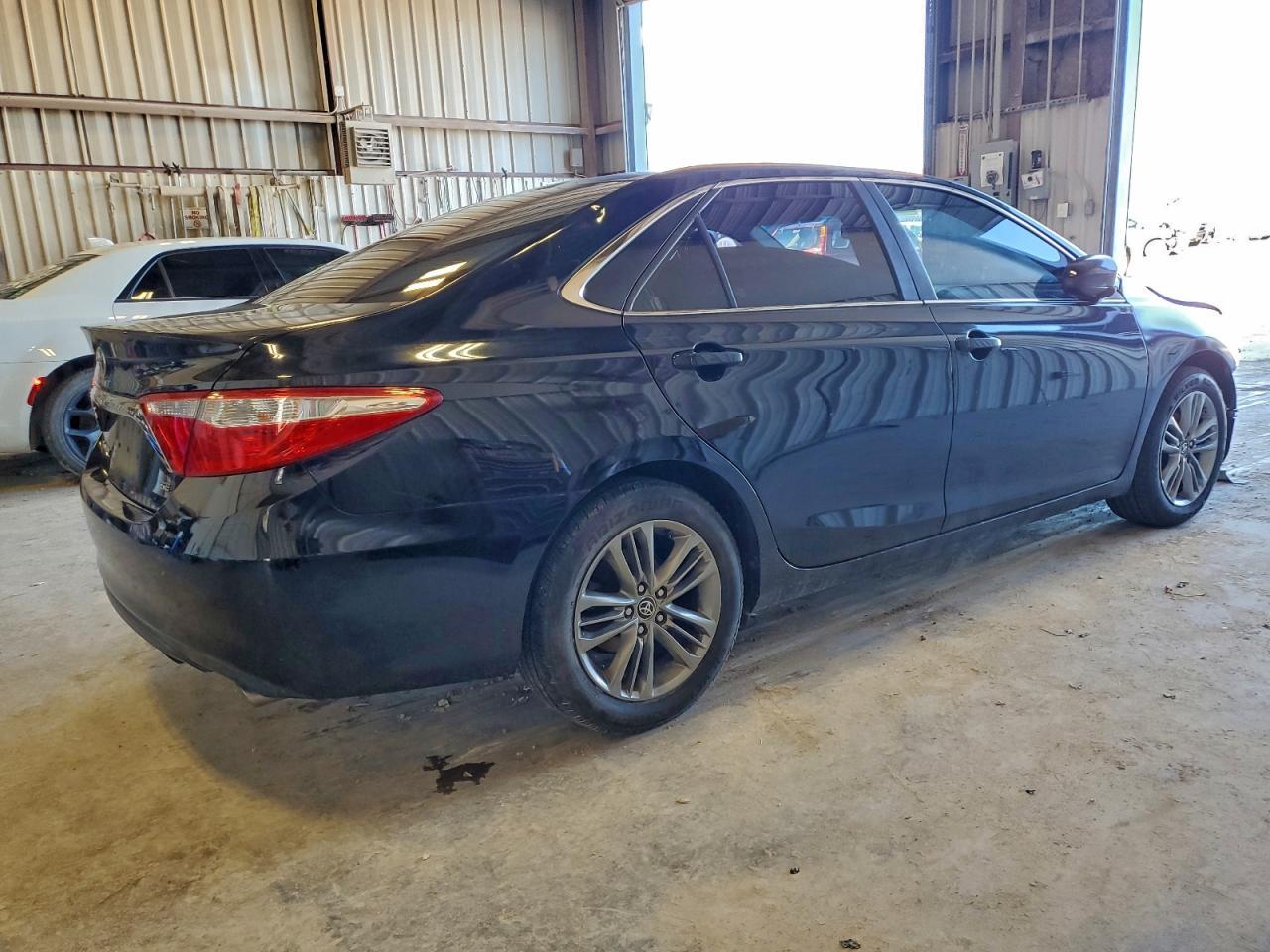2016 Toyota Camry - zdjęcie 3