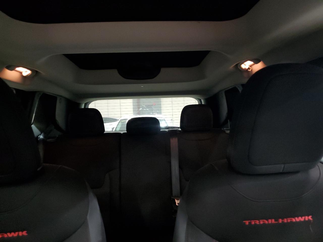 2016 Jeep Renegade Trailhawk - zdjęcie 10