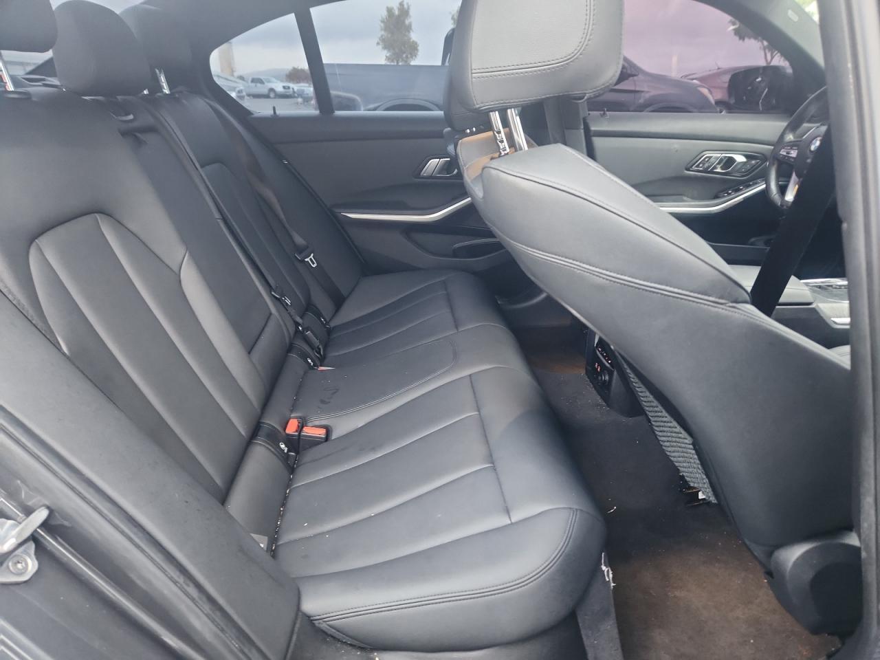 2019 BMW 330I - zdjęcie 10