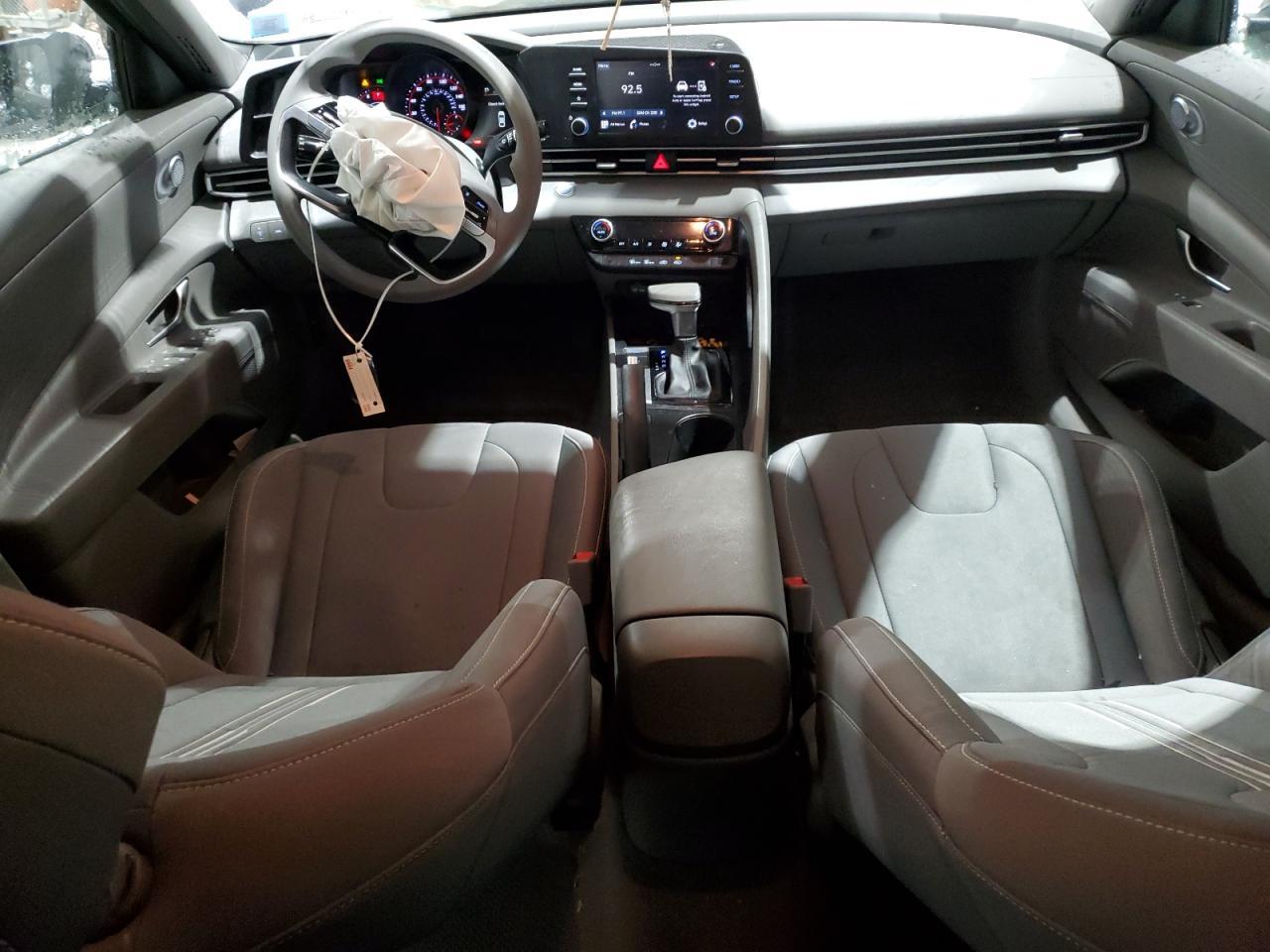 2022 Hyundai Elantra - zdjęcie 8