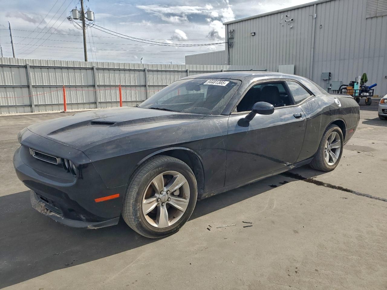 2021 Dodge Challenger - zdjęcie główne