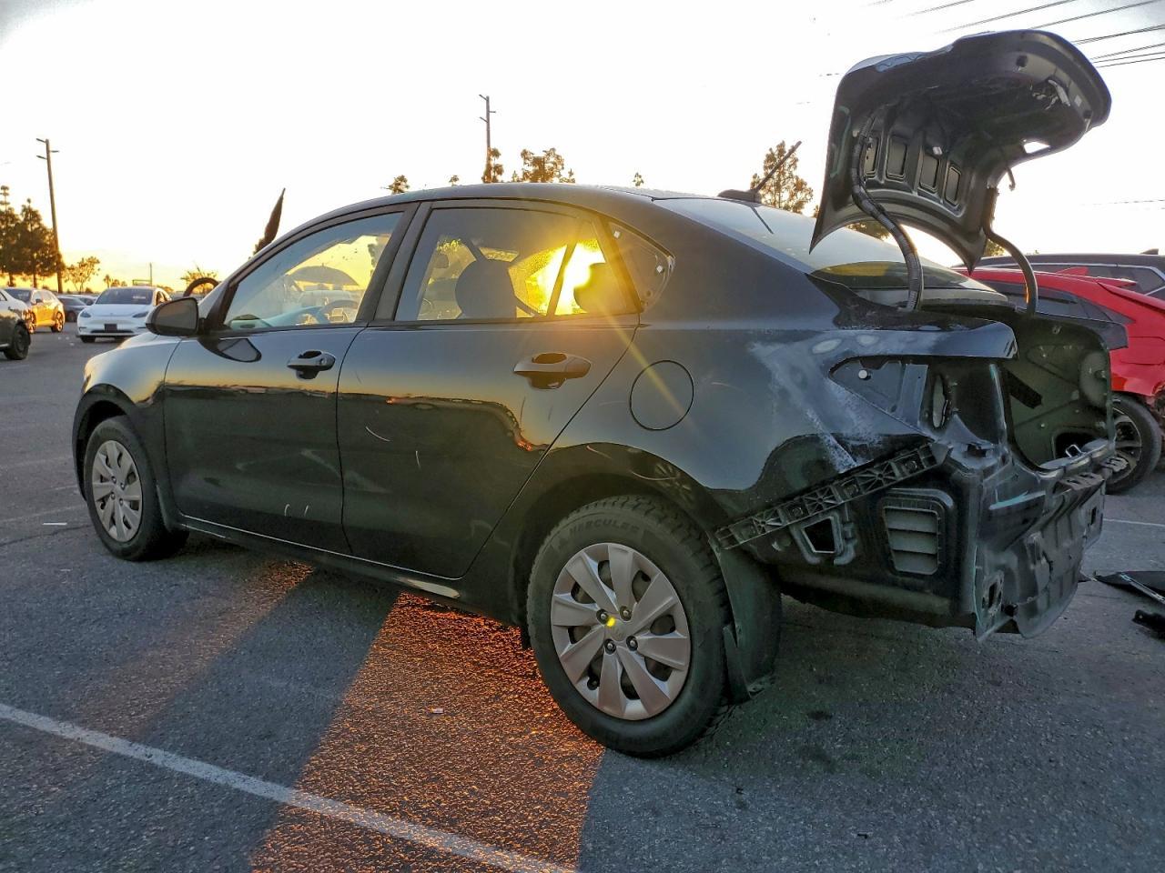 2018 Kia Rio - zdjęcie 2