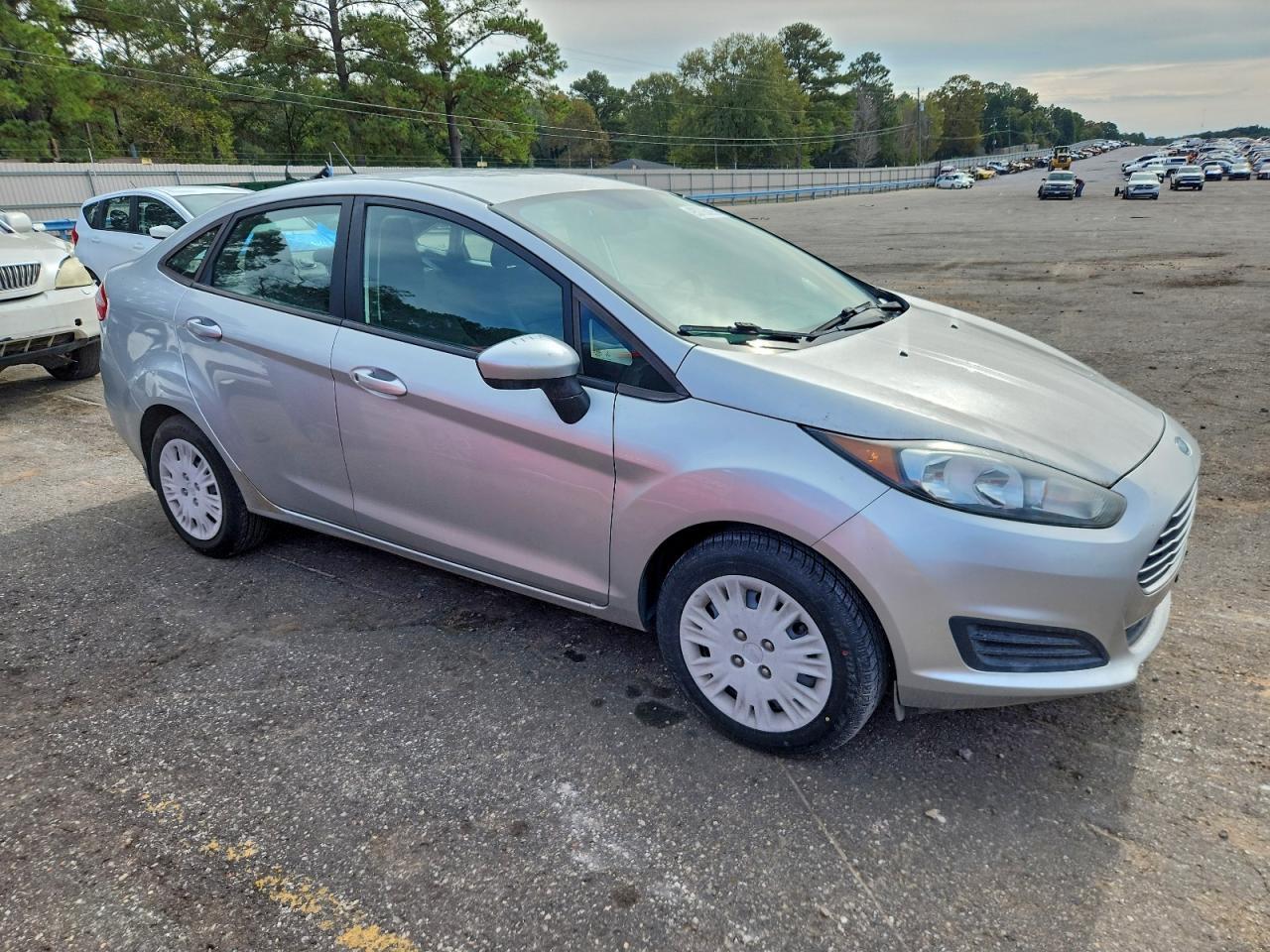 2015 Ford Fiesta S - zdjęcie 4