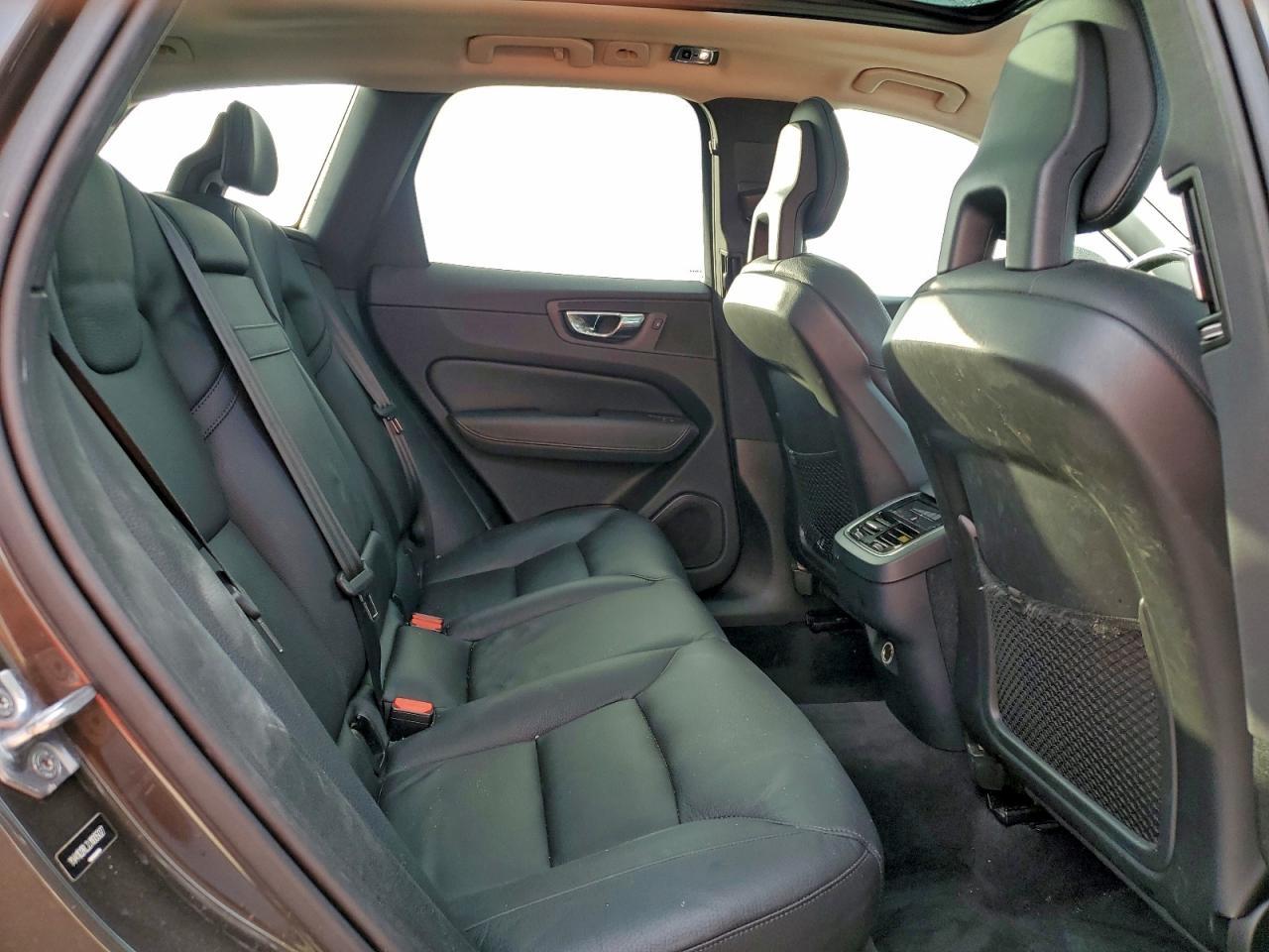 2018 Volvo XC60 - zdjęcie 11