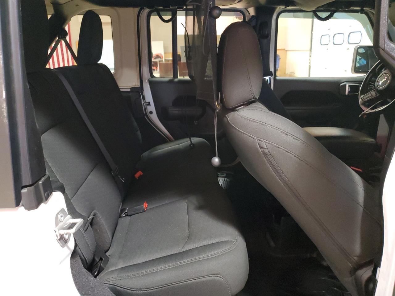 2021 Jeep Wrangler - zdjęcie 11